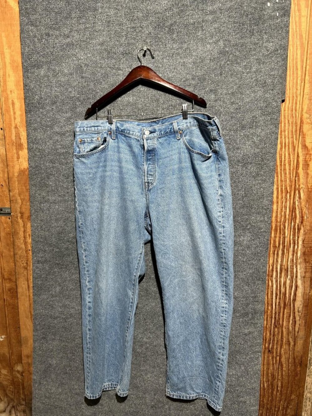 Levi's Premium Jeans Mens 41x31 Light Wash Blue Tapered Cotton Denim Casual